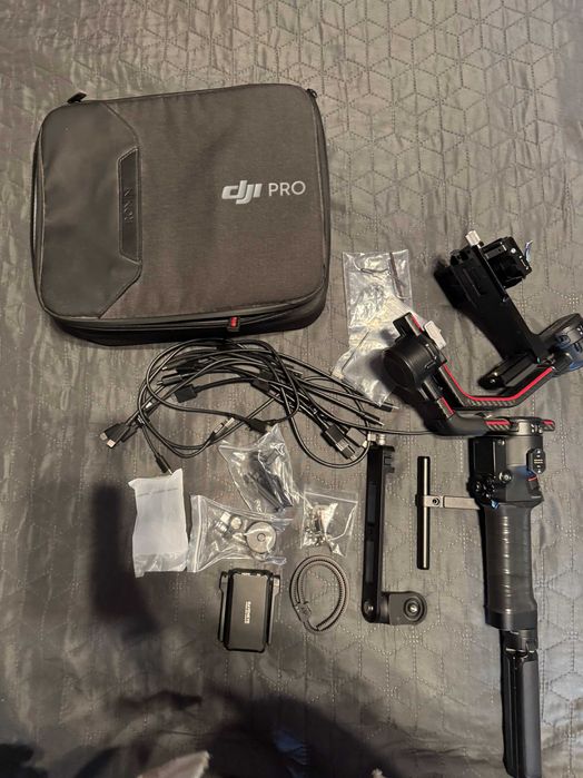 DJI RS 2 PRO Stabilizator Gimbal pe 3 Axe Combo