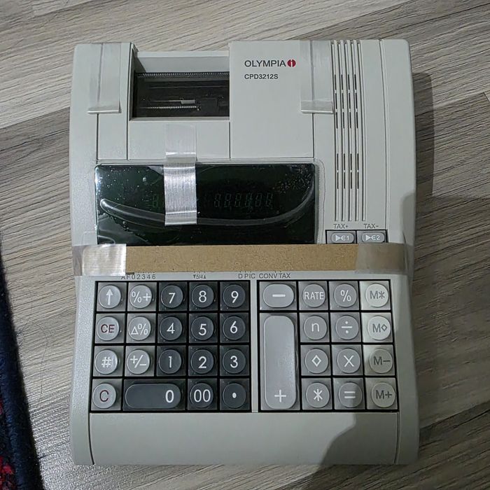 Electronic desktop calculator