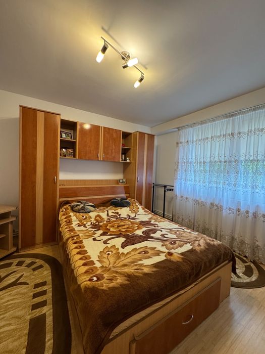 Vând mobila de dormitor in stare foarte bună