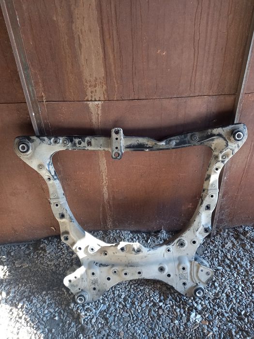 Передняя балка  на тойота камри