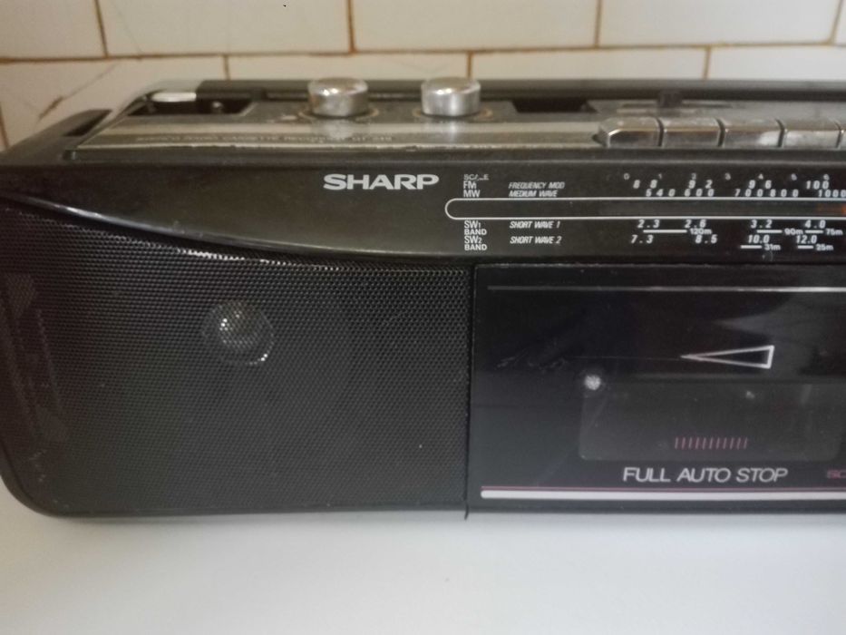 Радиокасетофон SHARP и съветска кинокамера " Quarz".