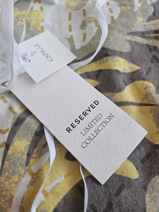 Нова рокля с 3D цветя на Reserved, размер S