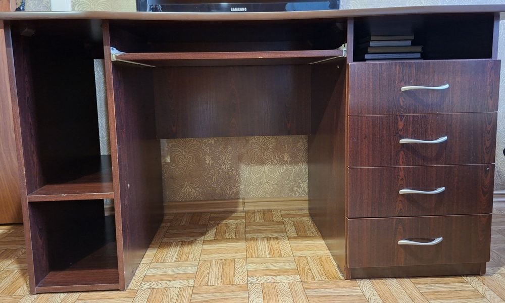 Продам компьютерный стол