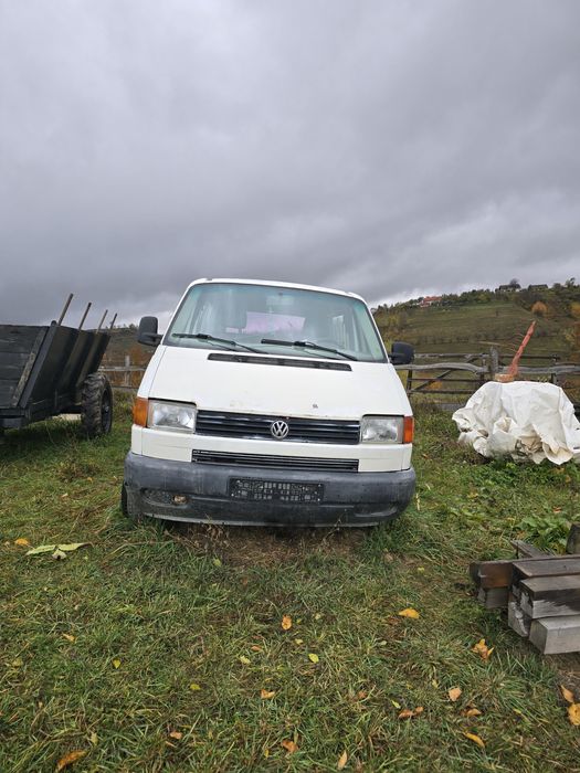 Vând t4 pentru dezmenbrari