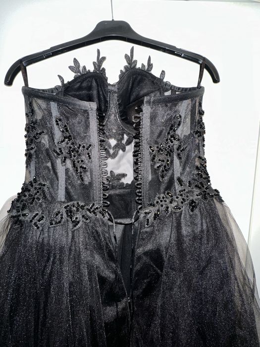 Черно бална рокля