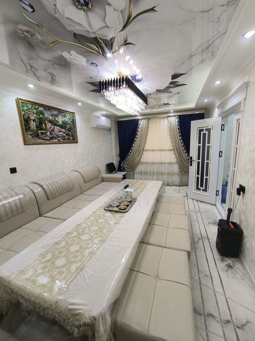 Мягкий уголок деван узунлиги 4.5.метр эни 2.5.м стол 2.75.м янги