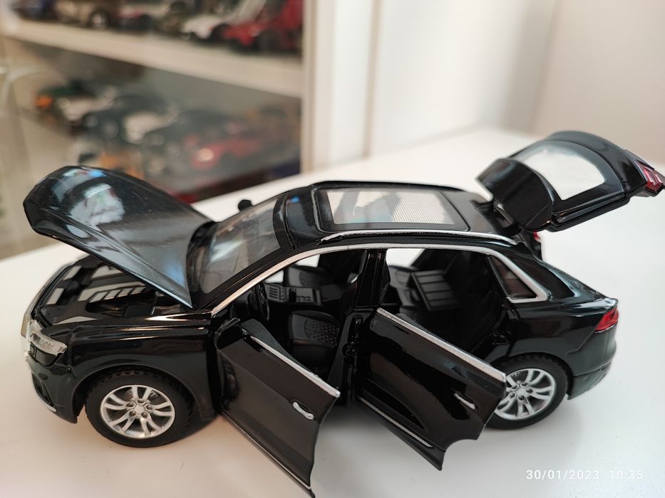 Machetă Audi Q8 1:32