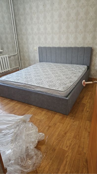 Двуспальная кровать