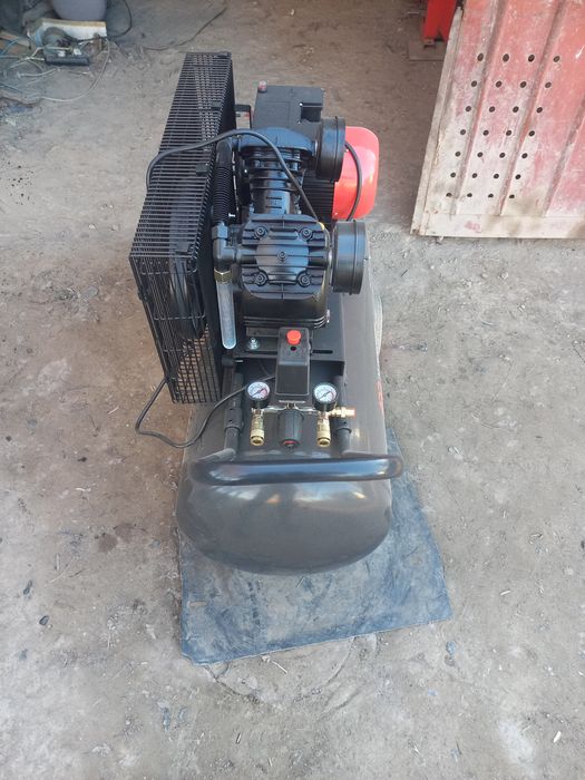 Компрессор сатылады.Станогымен