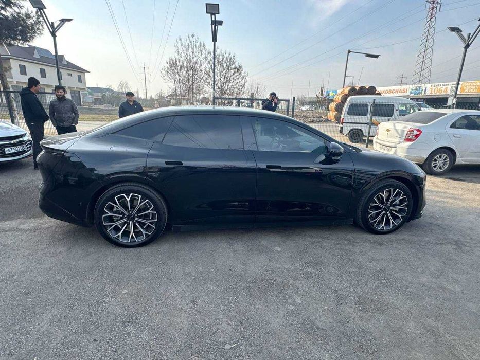 Zeekr 007 naqt va halol nasiyaga