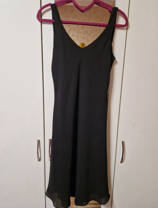 Черна рокля с камъни