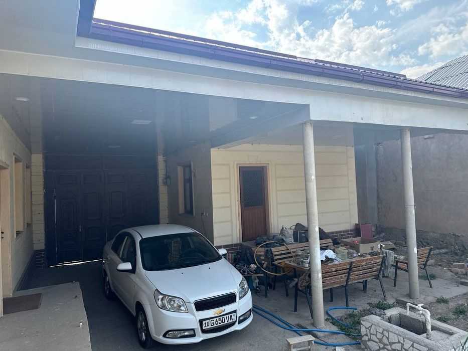 Тайёр ховли сотилади хамма шаройтлари бор