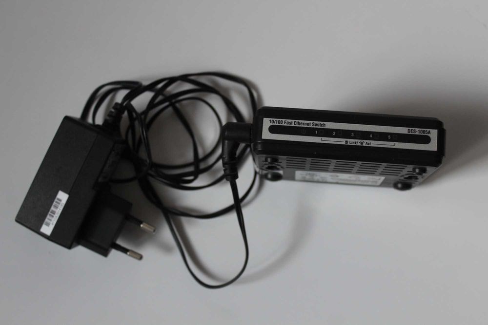 Продам коммутатор D-Link DES-1005A (свитч)