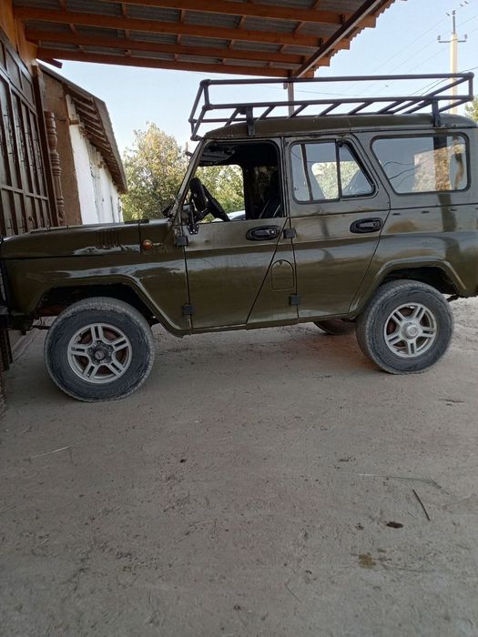 Uaz sotiladi idial xolda