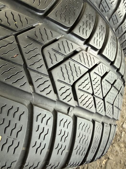 4x Anvelope iarna 245/45 R18 - Pirelli  Sotto Zero 3 Winter