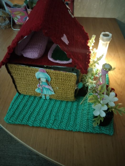 Вязаный домик для кукол