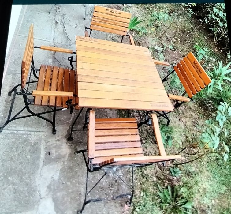 Masă cu 4 scaune pliabile