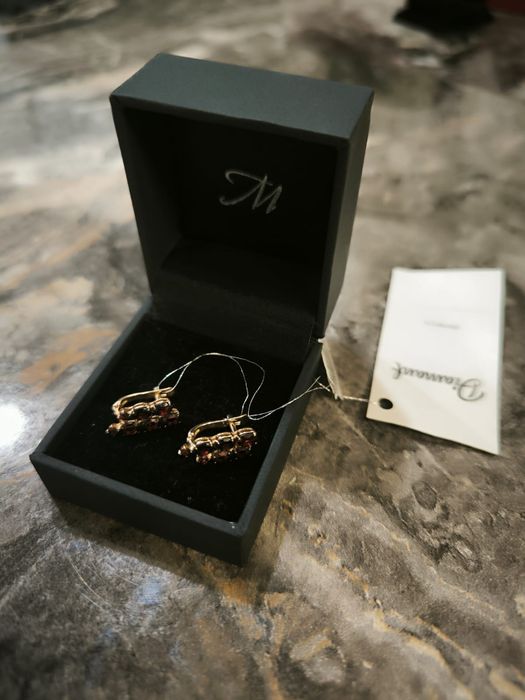 Золотые серьги с природными гранатами