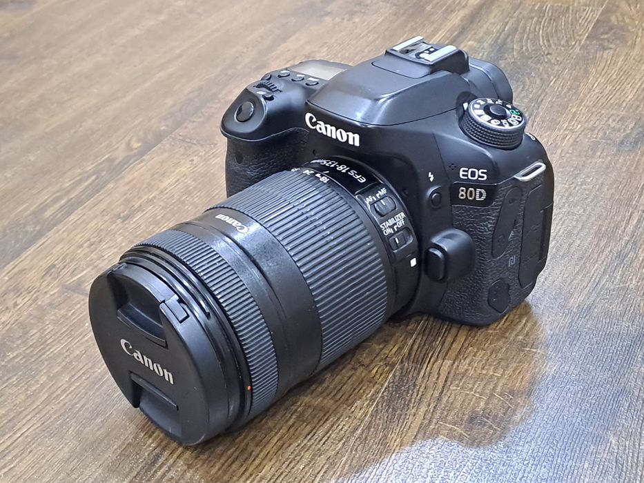 Продам Canon 80D Kit 18-135