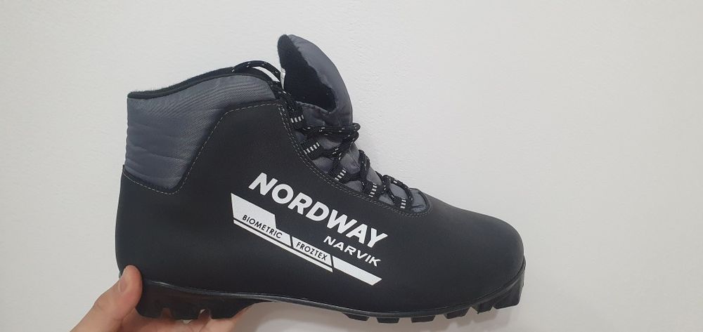 Продам лыжи NORDWAY