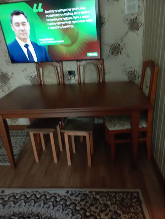 Стол со стульями