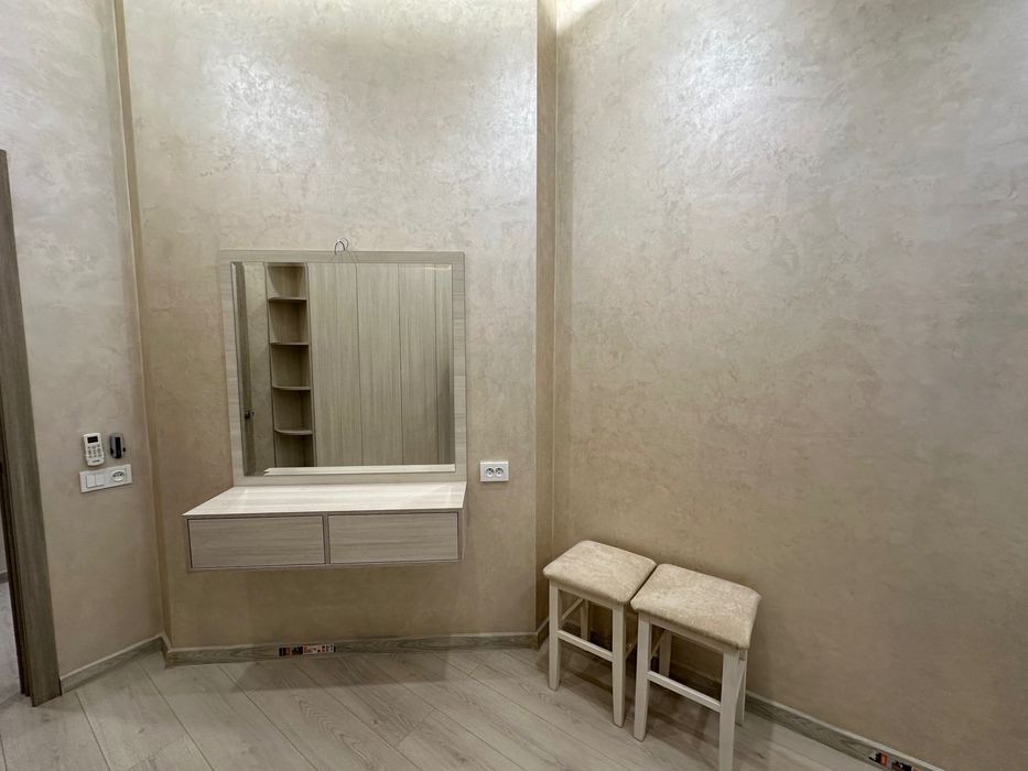 Сдаётся квартира двухкомнатная ул заводская новостройка . 70 кВ своя