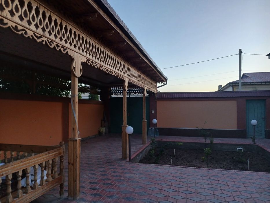 Бустон шахрида хамма кулайликларга эга уй сотилади