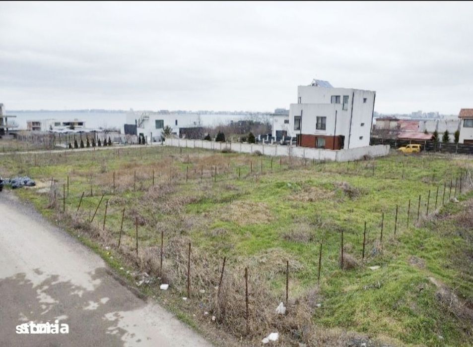 Teren Palazu Mare malul înalt, pe strada principala cu utilități.