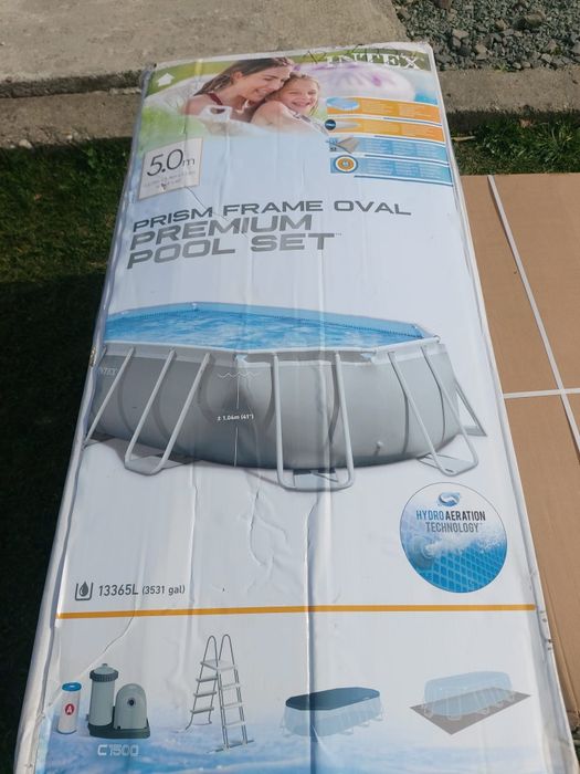 Vând piscina 2000 RON