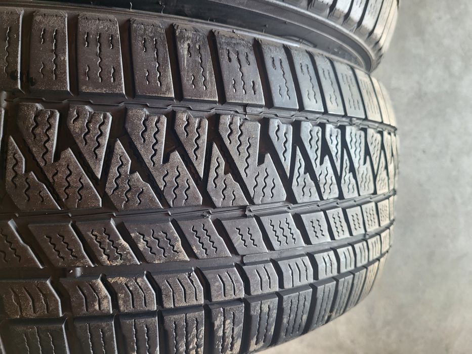 2 anvelope 235 65 R 17 Kumho iarna
