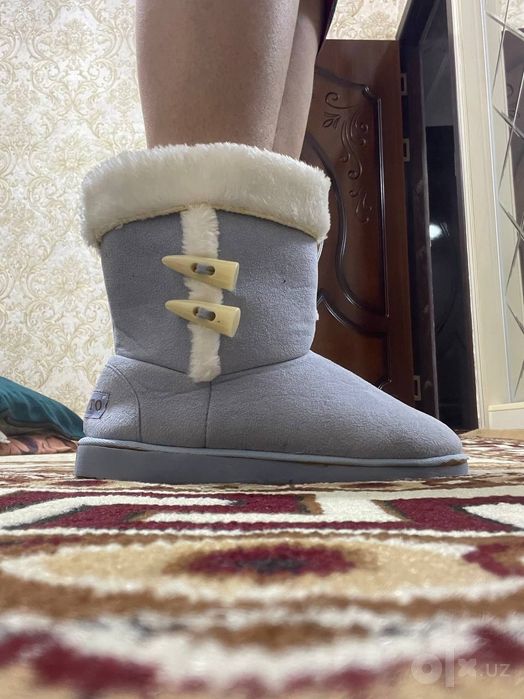 Продаётся новый сапоги уги