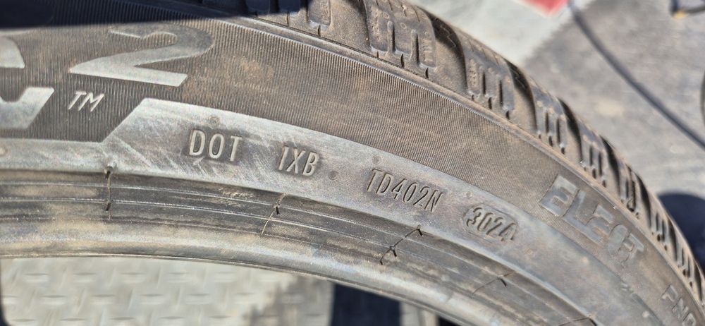 285 35 22 Pirelli o bucată, depozit anvelope