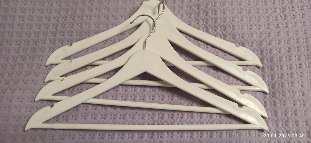Вешалки пластиковые