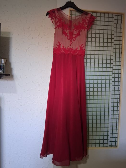 Vand rochii de ocazie ,elegante