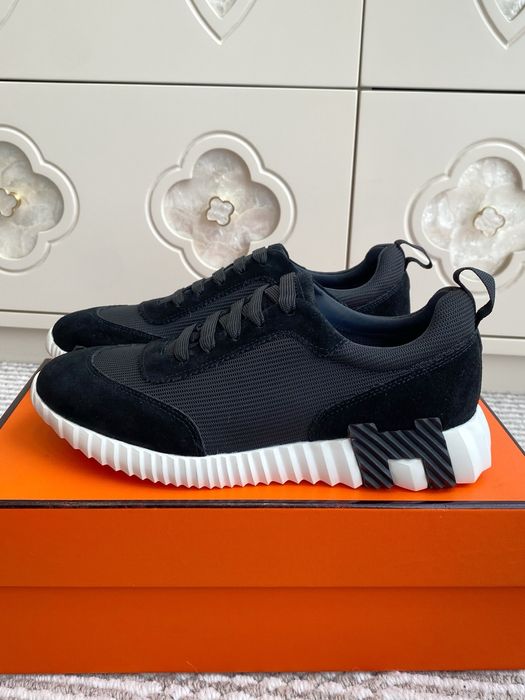 Adidasi Hermes, tip Premium