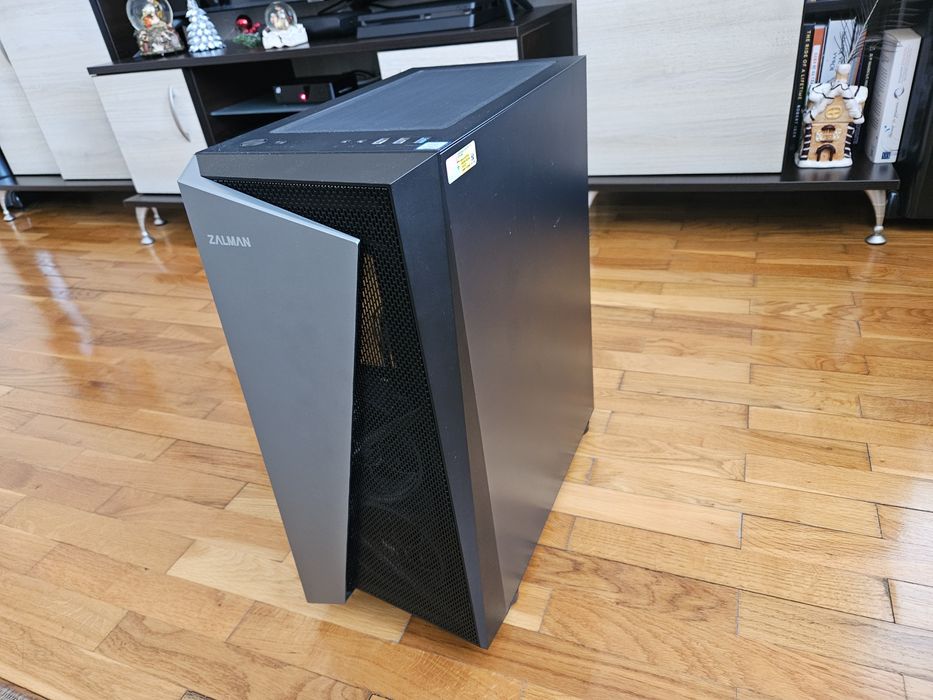 Геймърски компютър, MB Gigabyte Aorus, Intel i3, SSD 480GB, Ram 16GB..