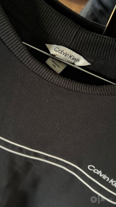 Свиттер Calvin Klein