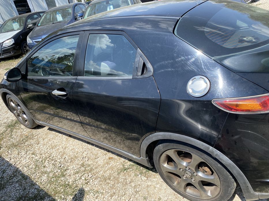 Продава се само на части Honda Civic 2.2 дизел 2007год