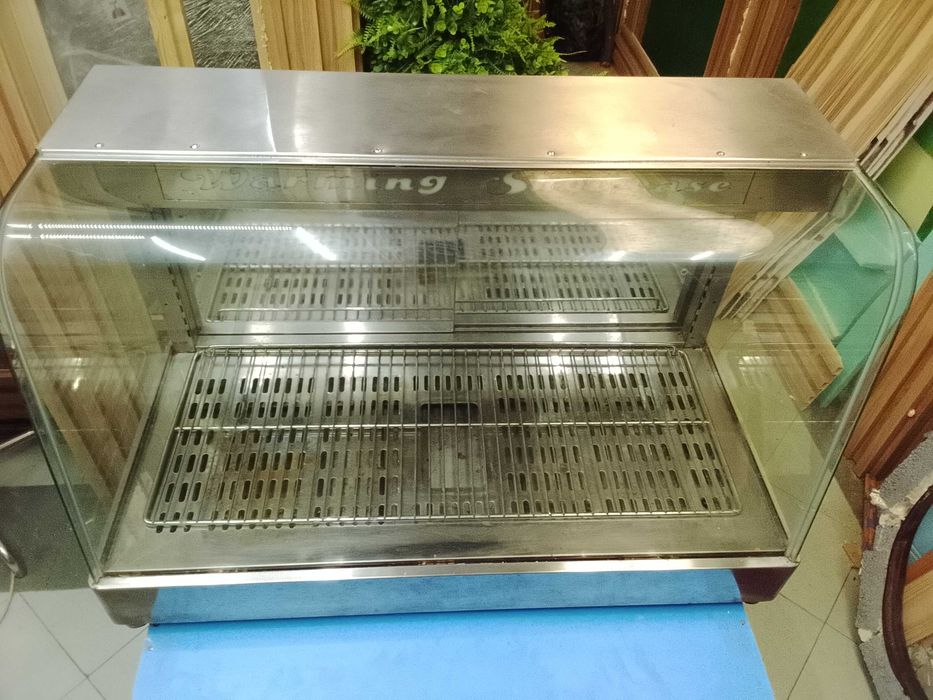 Топла витрина за печива и др. храни