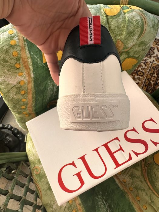 Adidasi Guess noi