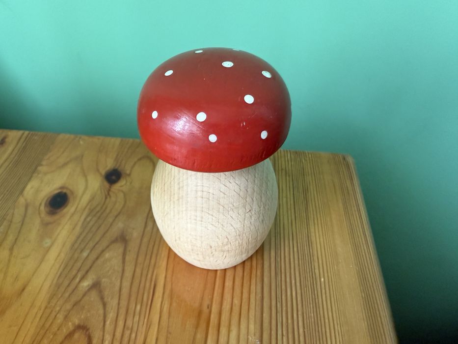 Ръчно изработена дървена орехотрошачка гъба – нова, декорация