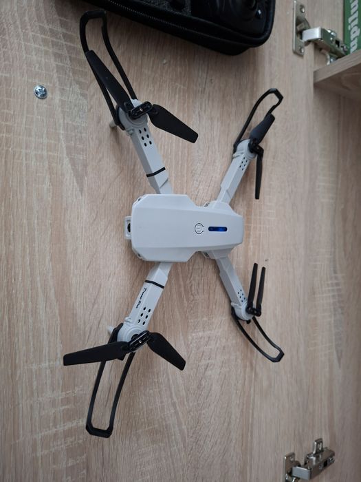 Drona cu 3 acumulatori si husa