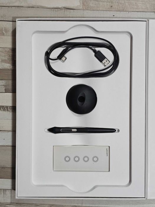 Tableta Grafica Wacom Intuos Pro PTH 660