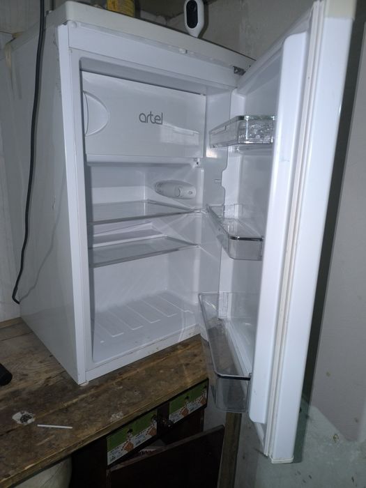 Холодильник сотилади