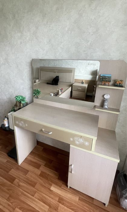 Продам спальный гарнитур