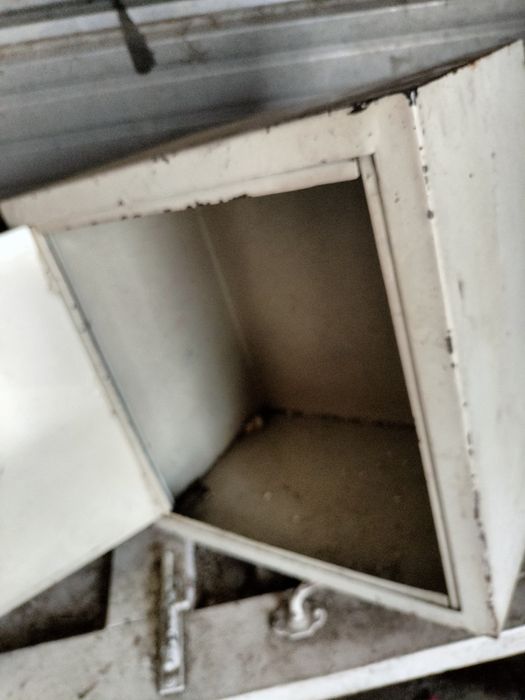 Сейф заводской в хорошем состоянии