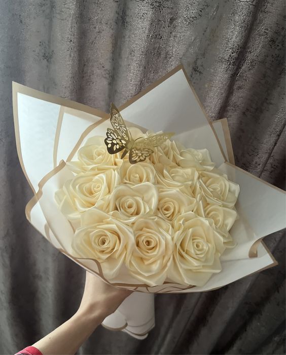 Букеты из атласных роз