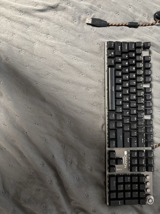 Продавам клавиатура Canyon