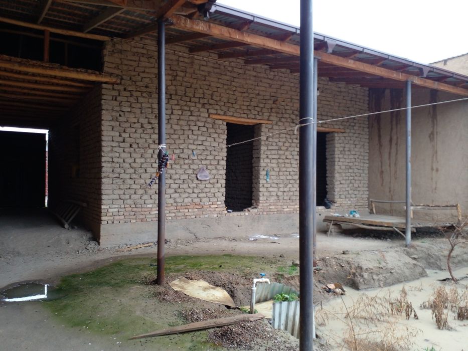 Srochna sotiladi narxi kelishilgan  xolda ikkta xonasi bitgan AMER MAH