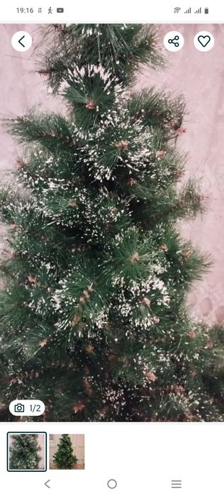 Ёлка с игрушками в хорошем состоянии